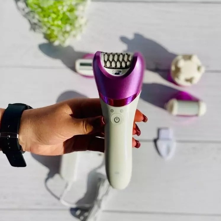 اپلیدی مدل 6970 (موکن) فیلیپس برند هلند 5 کله ی مجزا1-موکن بدن و صورت 2-شیور. 3-سنگ پا 4-ماساژور صورت 5فیس براش جعبه