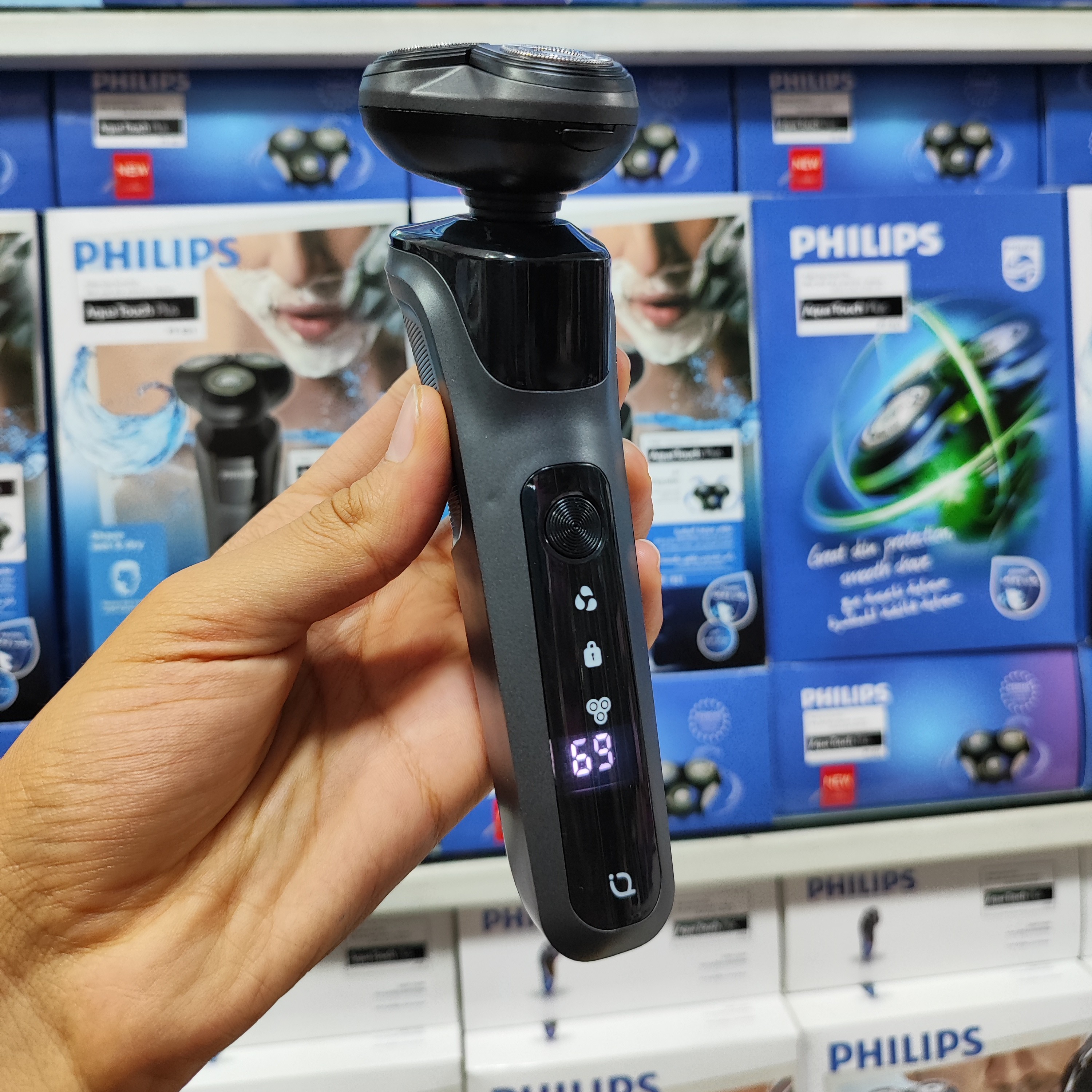ریش تراش حرفه ای فلیپس PHILIPS 921 اصل و اورجینال شرکتی ضداب و زیر دوشی تیغ لیزری و تیز شونده باتری لیتیومی