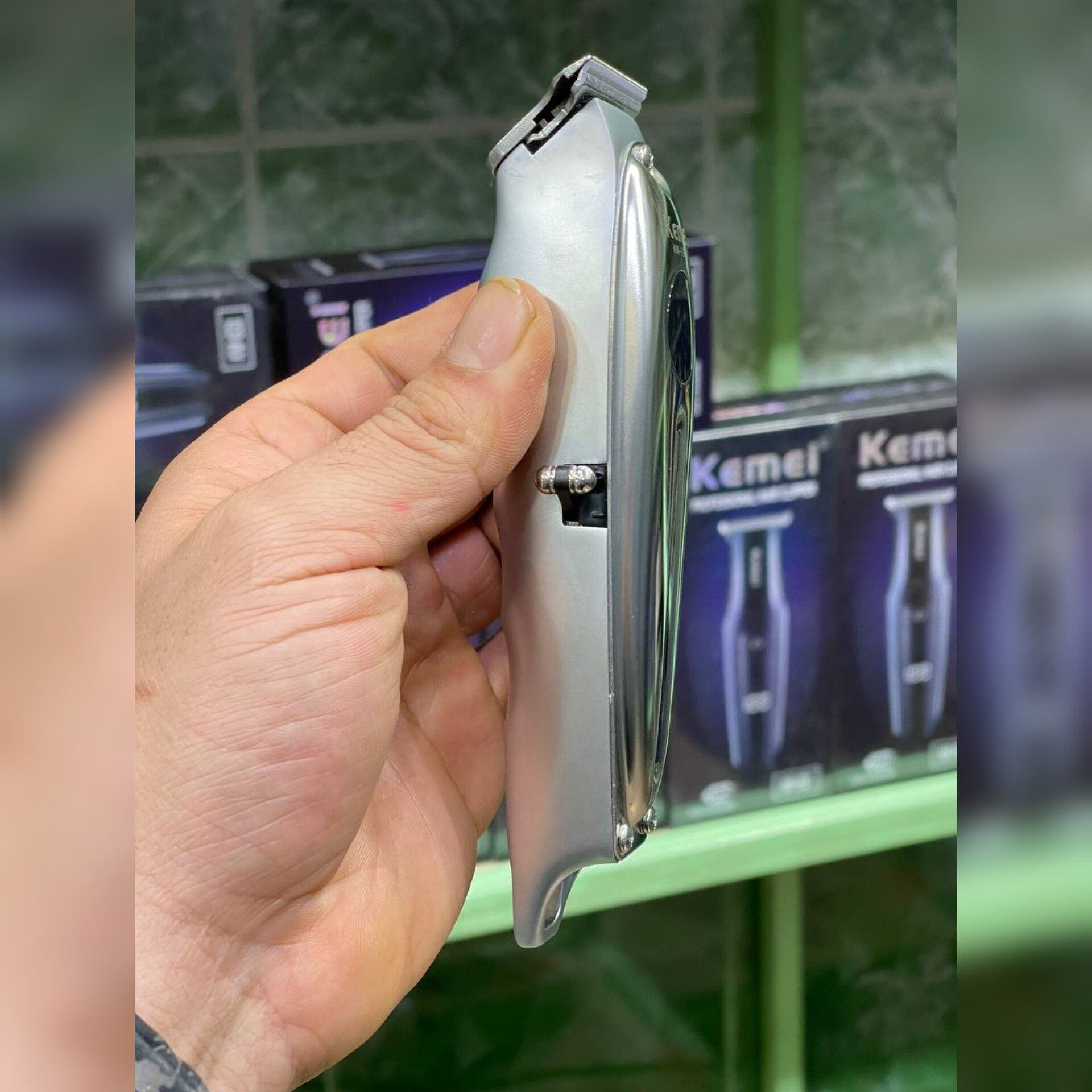خط زن و ریش تراش کیمی بدنه کامل فلزی نمایش دیجیتال 120دقیقه شارژ باطری لتیوم پیشرفته تیغه خود تیز شونده مخصوص سالن