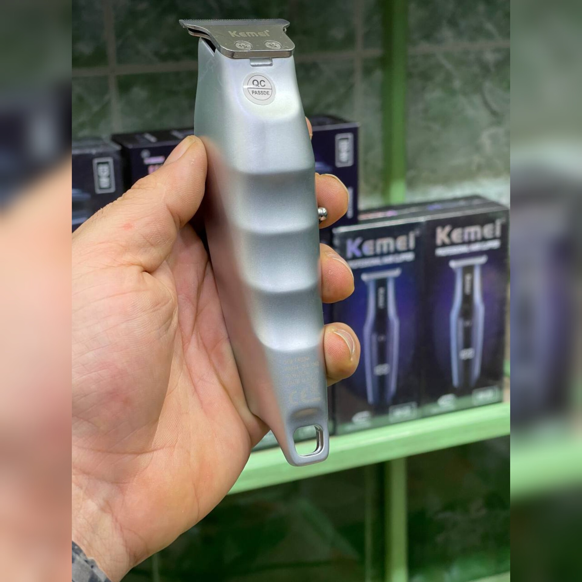 خط زن و ریش تراش کیمی بدنه کامل فلزی نمایش دیجیتال 120دقیقه شارژ باطری لتیوم پیشرفته تیغه خود تیز شونده مخصوص سالن
