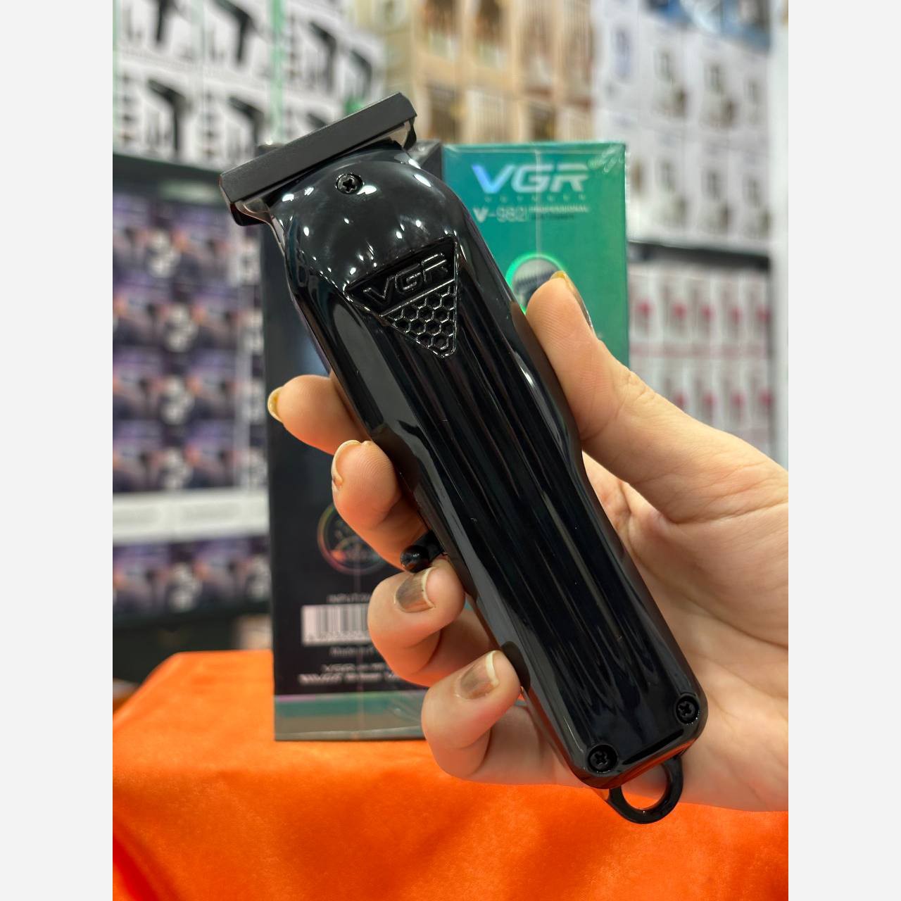 ماشین اصلاح وی جی ار مدل V-982