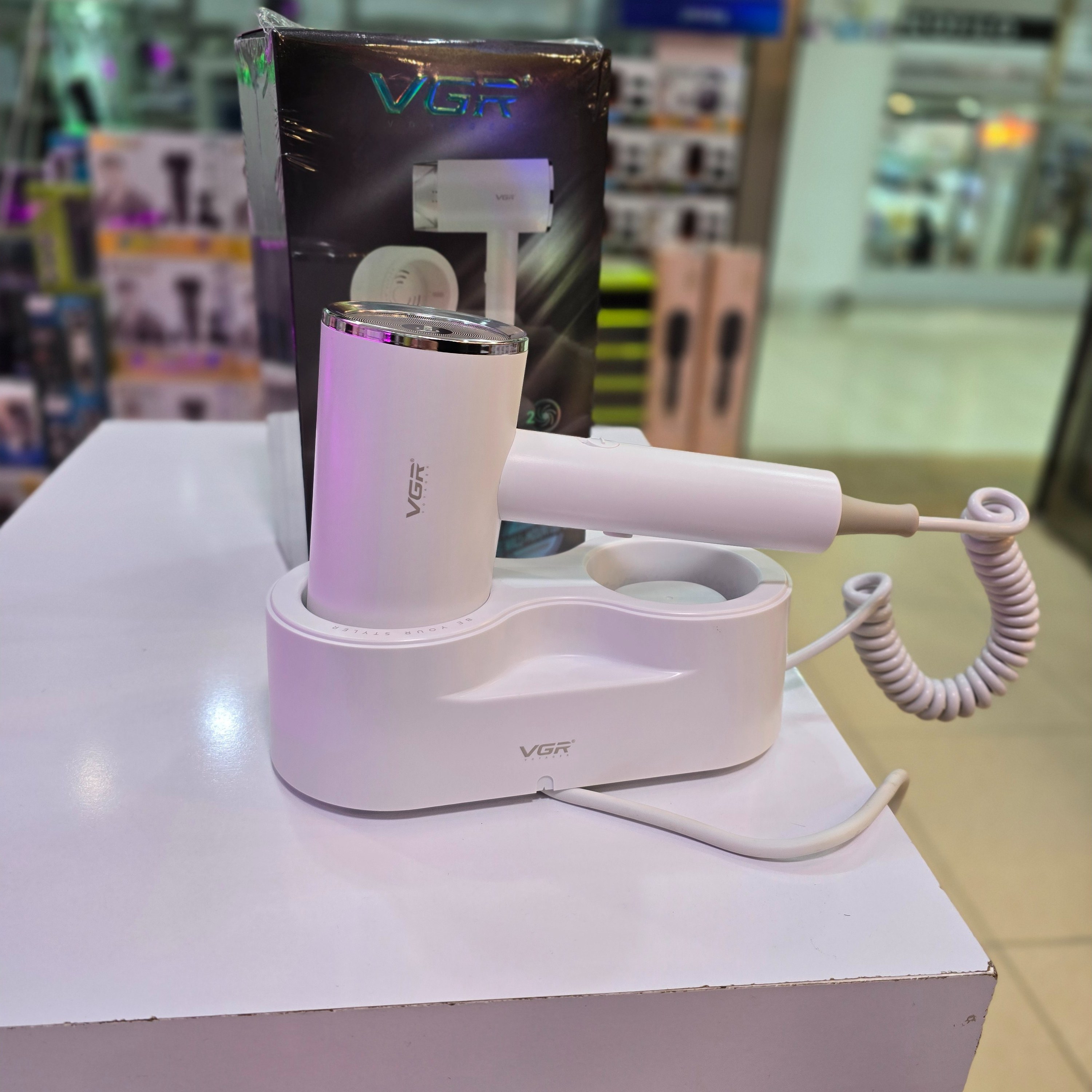 سشوار هتلی وی جی آر V-407