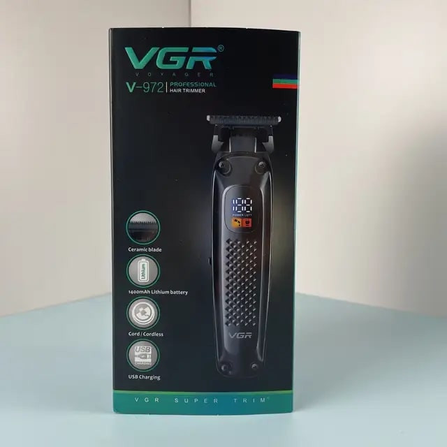 ماشین اصلاح موی سر و صورت وی جی ار مدل V-972 با تیغههای سرامیکی و متالورژیک پودری، قابلیت تنظیم سرعت، طراحی ارگونومیک، منبع انرژی برق و باتری، شارژ USB Type-C، ظرفیت باتری 1400 میلیآمپر ساعت، مدت زمان استفاده 180 دقیقه، همراه با 4 شانه متحرک