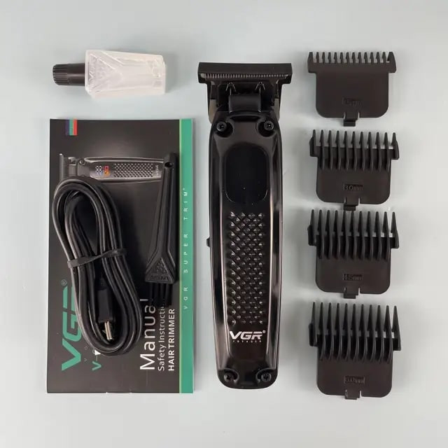 ماشین اصلاح موی سر و صورت وی جی ار مدل V-972 با تیغههای سرامیکی و متالورژیک پودری، قابلیت تنظیم سرعت، طراحی ارگونومیک، منبع انرژی برق و باتری، شارژ USB Type-C، ظرفیت باتری 1400 میلیآمپر ساعت، مدت زمان استفاده 180 دقیقه، همراه با 4 شانه متحرک