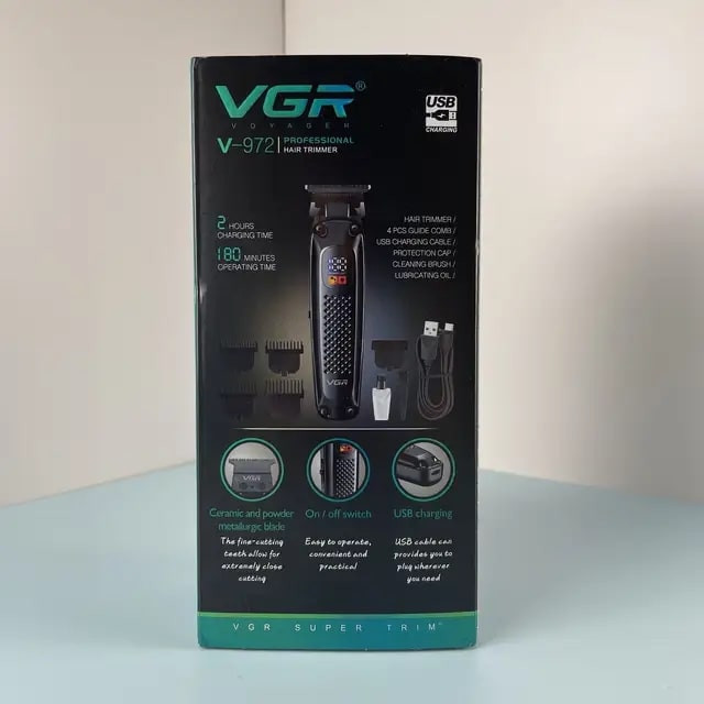 ماشین اصلاح موی سر و صورت وی جی ار مدل V-972 با تیغههای سرامیکی و متالورژیک پودری، قابلیت تنظیم سرعت، طراحی ارگونومیک، منبع انرژی برق و باتری، شارژ USB Type-C، ظرفیت باتری 1400 میلیآمپر ساعت، مدت زمان استفاده 180 دقیقه، همراه با 4 شانه متحرک