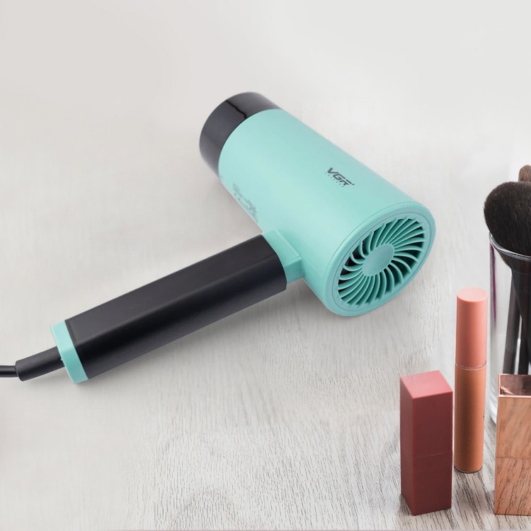 سشوار مسافرتی 1600 وات وی جی ار مدل V-426، موتور DC، وزن 600 گرم، المنت فلز، دارای سری متمرکز کننده باریک با ویژگی صا...