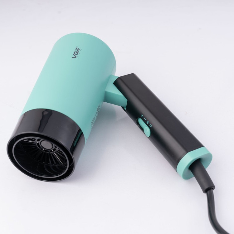 سشوار مسافرتی 1600 وات وی جی ار مدل V-426، موتور DC، وزن 600 گرم، المنت فلز، دارای سری متمرکز کننده باریک با ویژگی صا...