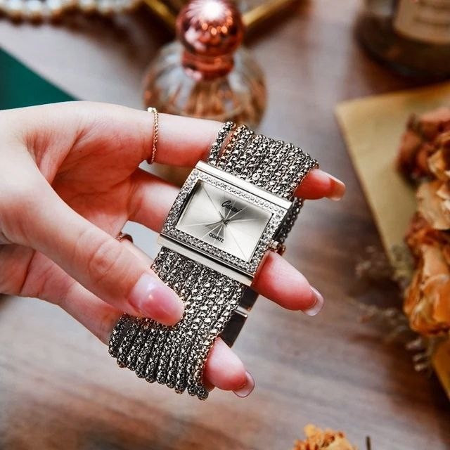 ساعت مچی عقربه ای زنانه کاچی مدل پهن کد 02
