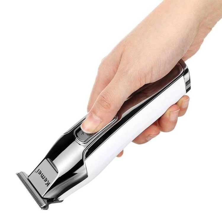 ماشین اصلاح موی صورت کیمی مدل KM-5027 با تیغه تیتانیوم پیشرفته، باتری قابل شارژ با 240 دقیقه مدت استفاده، قابلیت اصلا...