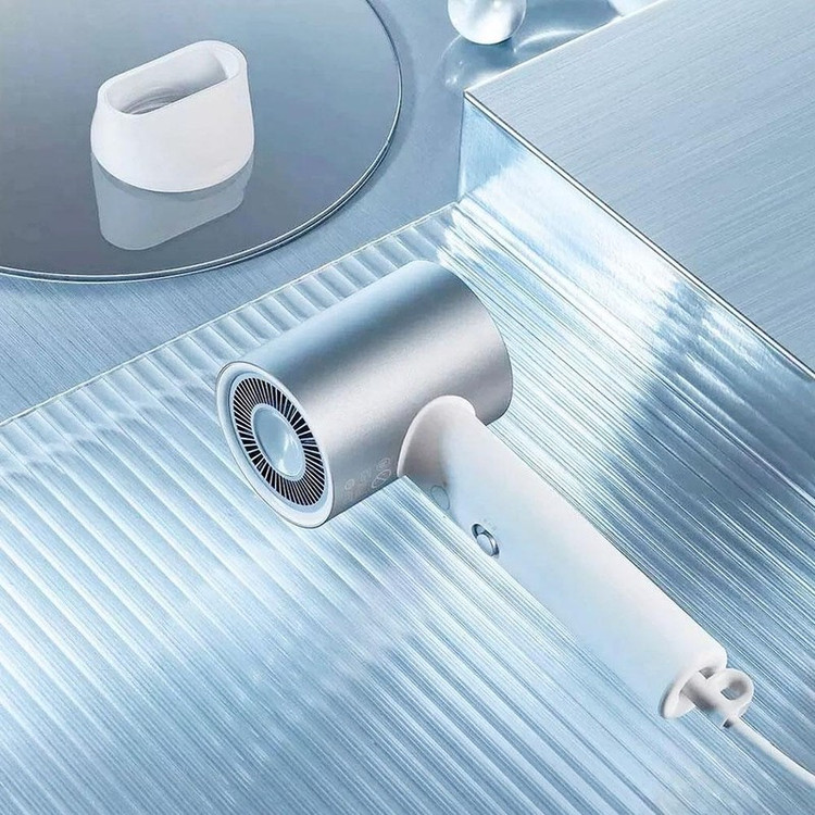 سشوار مسافرتی 1800 وات میجیا مدل Water Ion H500، موتور DC، وزن 595 گرم، دارای سری متمرکز کننده باریک، با قابلیت فناور...
