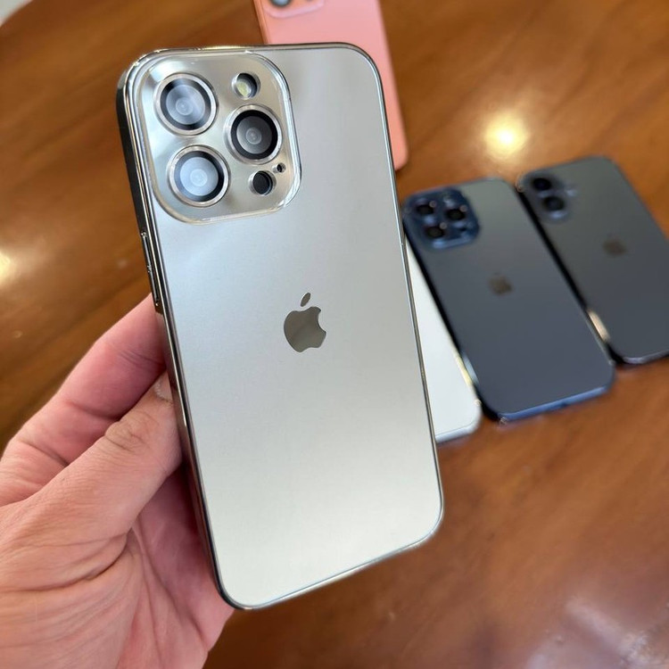 کاور مدل کلاسیک مناسب برای گوشی موبایل اپل iphone 15 Normal